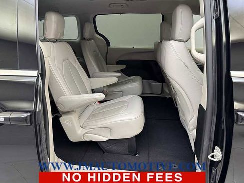 Used 2021 Chrysler Pacifica Touring-L image 20