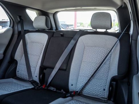 Used 2023 Chevrolet Equinox LT image 28