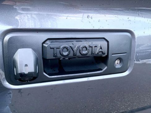 Used 2016 Toyota Tacoma SR5 w/ SR5 Appearance Package (SN) image 33