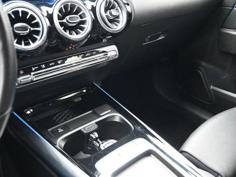 Used 2025 Mercedes-Benz GLA 250 4MATIC image 9
