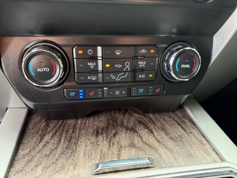 Used 2019 Ford F250 Lariat w/ Lariat Ultimate Package AWD/4WD image 29