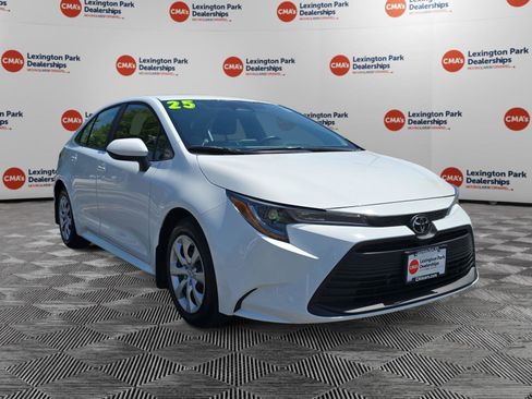 Used 2025 Toyota Corolla LE FWD image 1