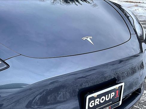 Used 2022 Tesla Model Y Long Range image 30