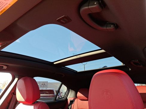 New 2025 Alfa Romeo Stelvio Sprint image 10