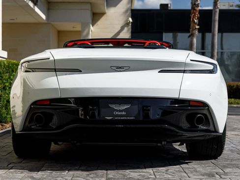 Used 2019 Aston Martin DB11 Volante image 28