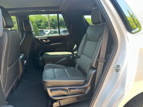 Used 2023 GMC Yukon SLT w/ SLT Luxury Package AWD/4WD image 21