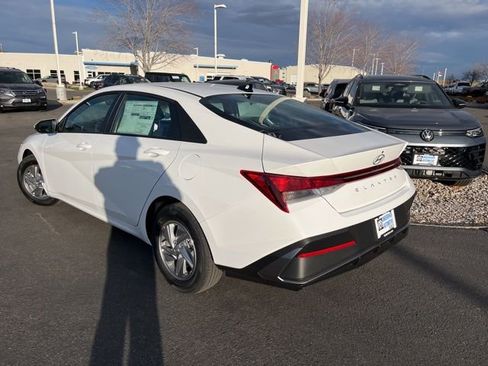 New 2026 Hyundai Elantra SE FWD image 3