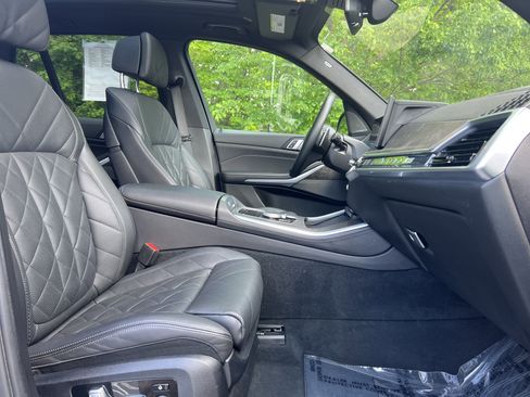 Used 2024 BMW X5 xDrive40i w/ Premium Package image 26