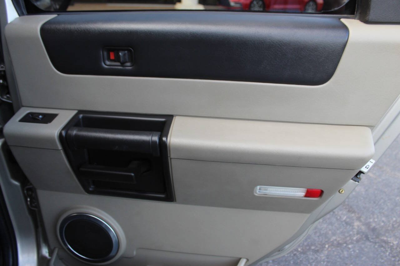 Used 2005 HUMMER H2 w/ Preferred Equipment Group AWD/4WD image 12
