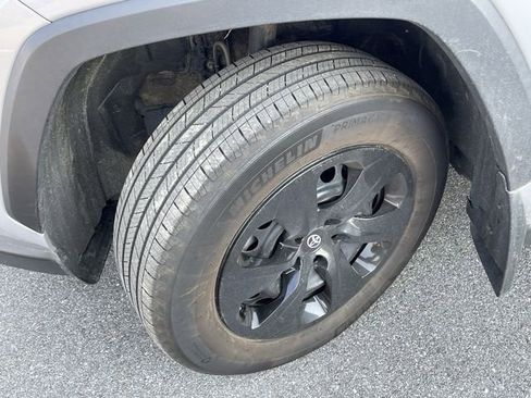 Certified 2021 Toyota RAV4 LE AWD/4WD image 10