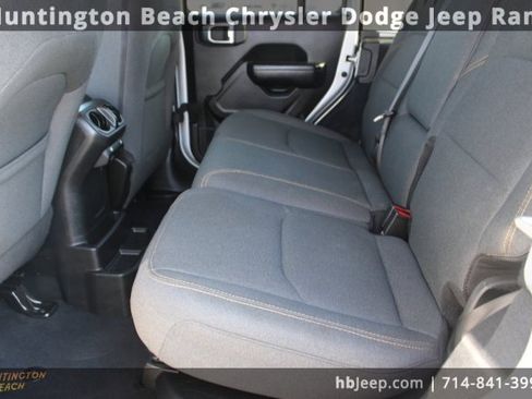 Used 2024 Jeep Wrangler Unlimited image 41