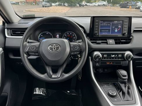 Used 2022 Toyota RAV4 LE AWD/4WD image 31