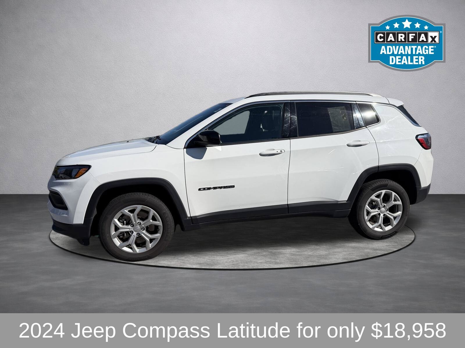 Used 2024 Jeep Compass Latitude AWD/4WD image 8