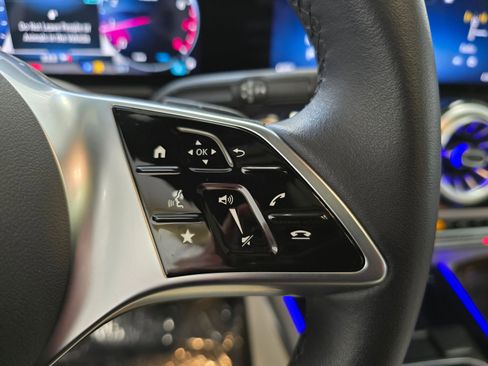 Used 2025 Mercedes-Benz GLA 250 4MATIC image 36