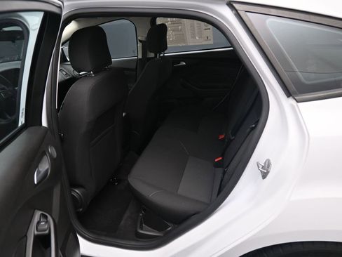 Used 2017 Ford Focus SEL image 29