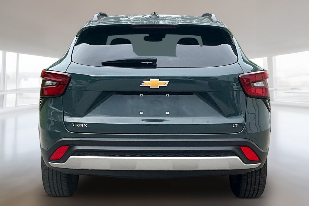 Used 2025 Chevrolet Trax LT FWD image 5