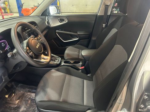 Used 2025 Kia Soul LX w/ LX Technology Package image 25