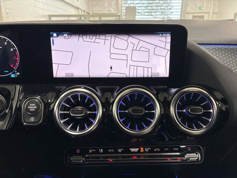 Used 2025 Mercedes-Benz GLA 250 4MATIC image 23