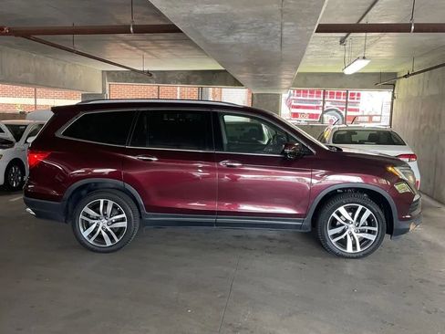 Used 2017 Honda Pilot Touring image 11