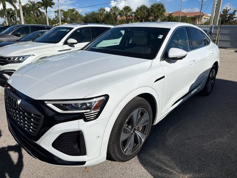 Certified 2024 Audi Q8 e-tron Premium Plus AWD/4WD image 2