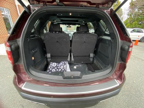 Used 2018 Ford Explorer Platinum image 17