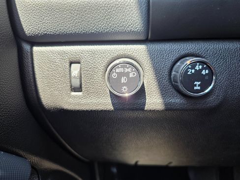 Used 2015 Chevrolet Colorado Z71 AWD/4WD image 22