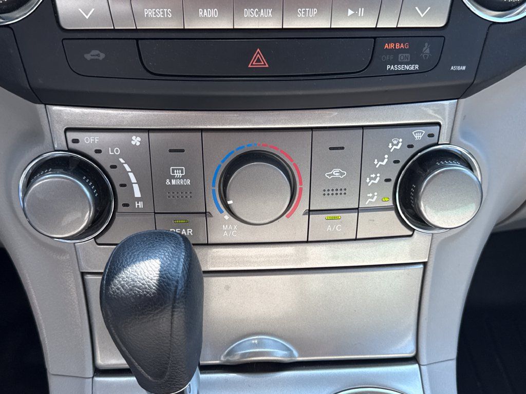 Used 2012 Toyota Highlander 4WD w/ Tech Pkg image 23