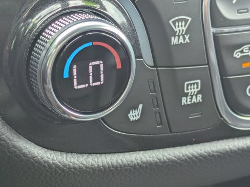 Used 2022 Chevrolet Equinox Premier FWD image 22