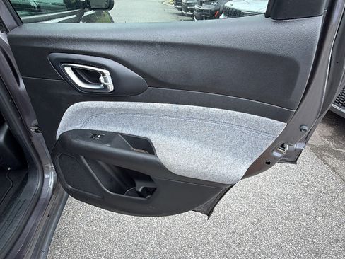 Used 2024 Jeep Compass Latitude AWD/4WD image 19