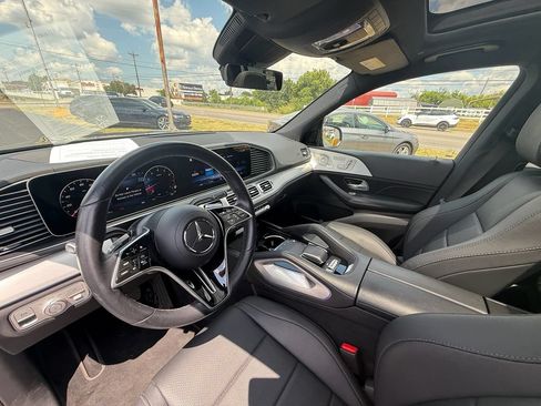 Used 2025 Mercedes-Benz GLS 450 4MATIC image 14