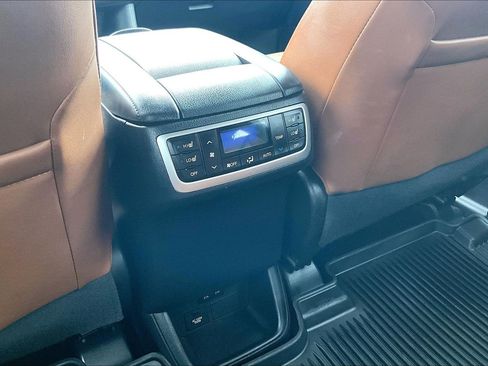 Used 2018 Toyota Highlander Limited Platinum AWD/4WD image 34