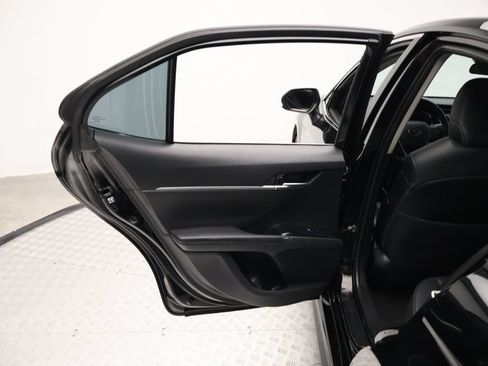 Certified 2018 Toyota Camry SE FWD image 21