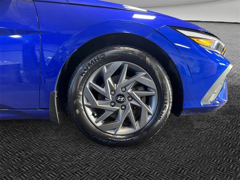 Used 2024 Hyundai Elantra SEL image 11