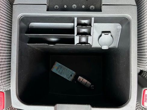 Used 2020 Nissan Frontier SV image 39