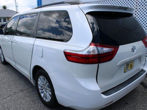 Used 2015 Toyota Sienna XLE FWD image 35