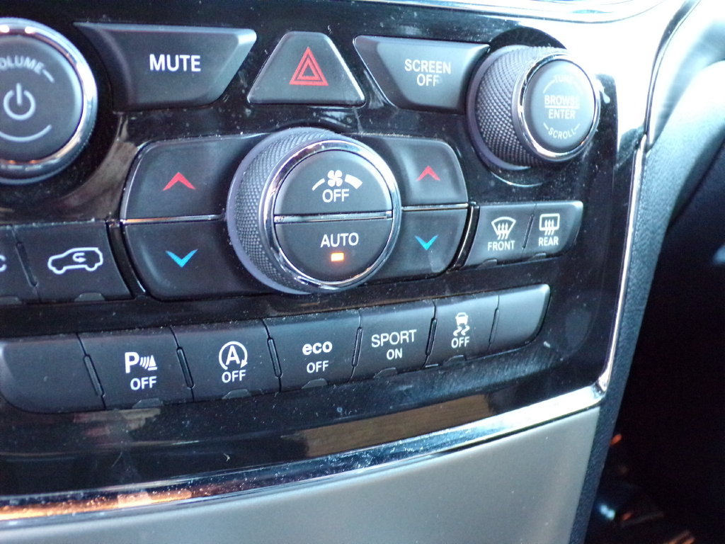 Used 2021 Jeep Grand Cherokee Laredo X AWD/4WD image 21