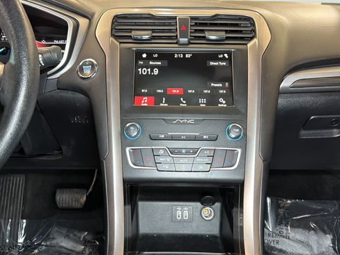Used 2019 Ford Fusion SEL FWD image 15