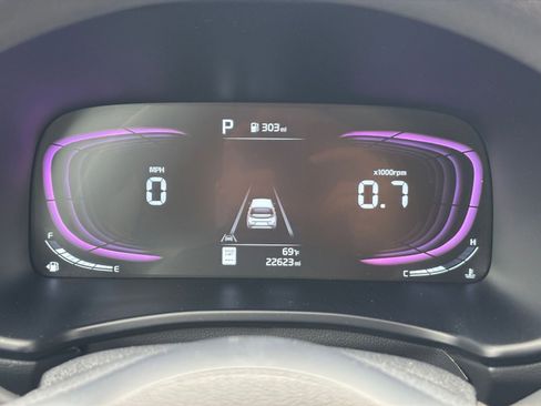 Used 2025 Kia Soul LX w/ LX Technology Package FWD image 40