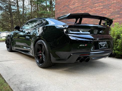 Used 2018 Chevrolet Camaro ZL1 RWD image 20