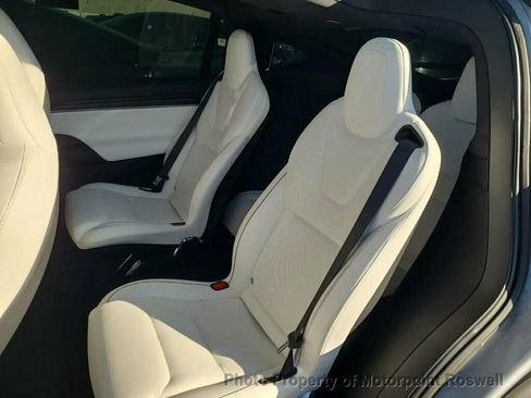 Used 2024 Tesla Model X Plaid image 3