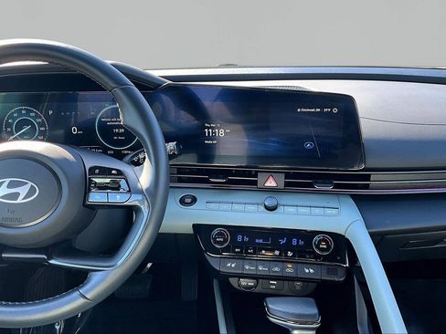 Certified 2024 Hyundai Elantra Limited image 10