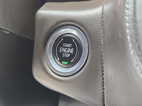 Used 2023 Chevrolet Suburban Z71 w/ Luxury Package AWD/4WD image 12