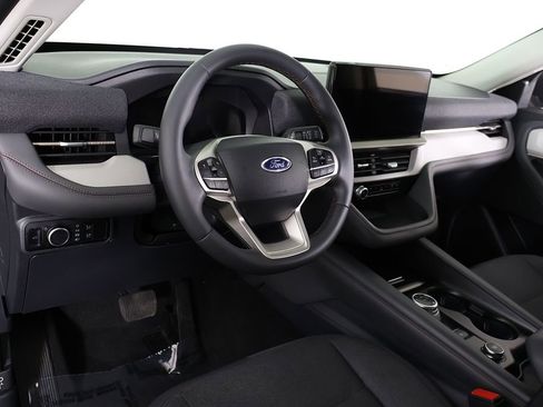 Used 2025 Ford Explorer Active AWD/4WD image 27