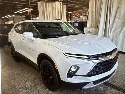 Used 2023 Chevrolet Blazer LT w/ LPO, Cargo Package FWD image 4