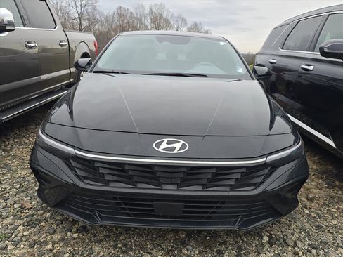 Certified 2024 Hyundai Elantra SEL w/ Convenience Package image 2