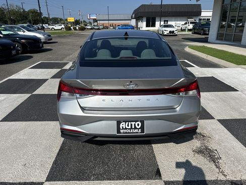 Used 2023 Hyundai Elantra SEL FWD image 8