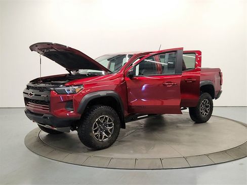 Used 2025 Chevrolet Colorado ZR2 image 11