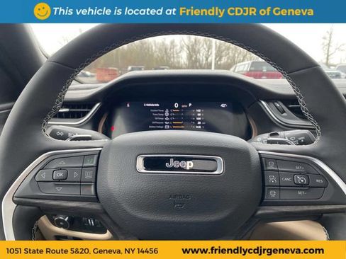 Used 2025 Jeep Grand Cherokee L Limited AWD/4WD image 13