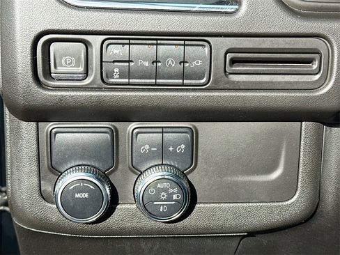 Used 2022 GMC Yukon XL SLT image 11