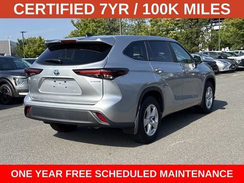 Used 2024 Toyota Highlander LE AWD/4WD image 2